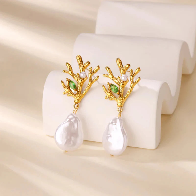 Kolczyki wiszące koralowe z perłą i zielonym cyrkoniem