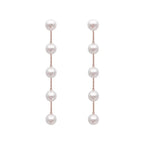 Kolczyki wiszące z białymi perłami