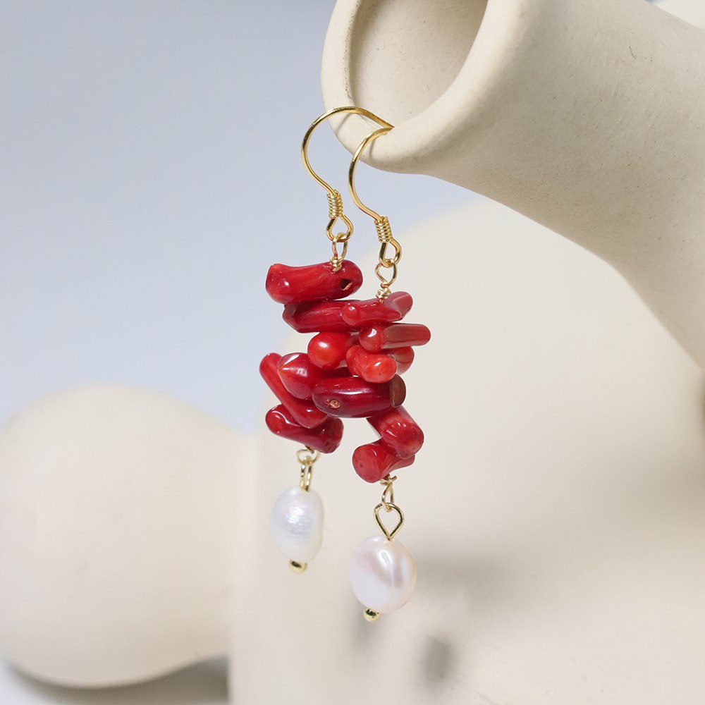 Boucles d'Oreilles Pendantes Corail avec Perles