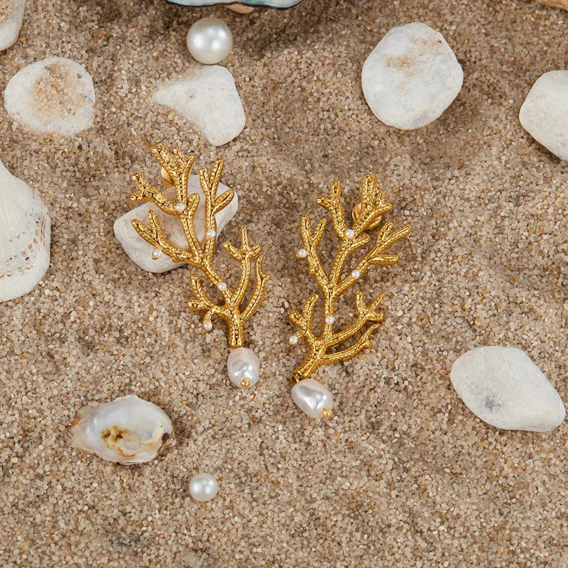 Kolczyki wiszące z koralem i białymi perłami