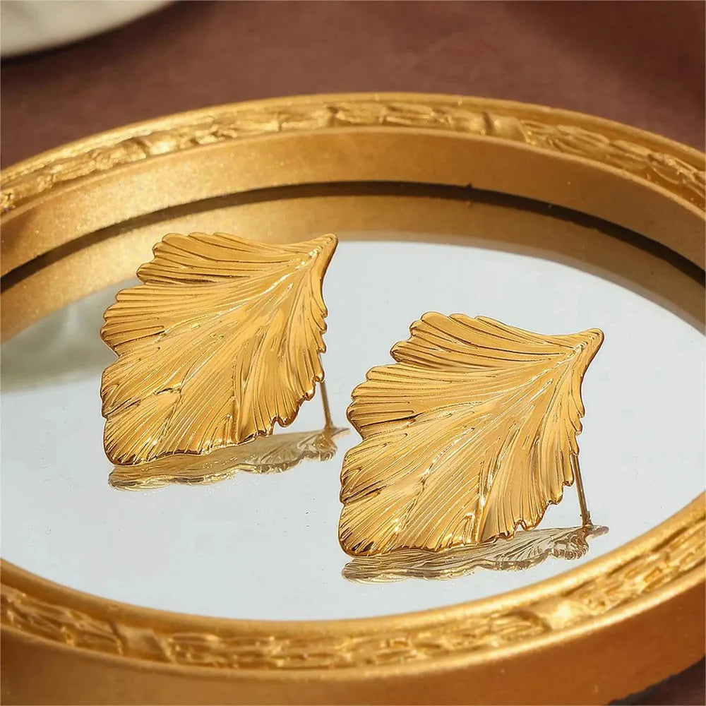 Visací náušnice se listy pro ženy zlaté