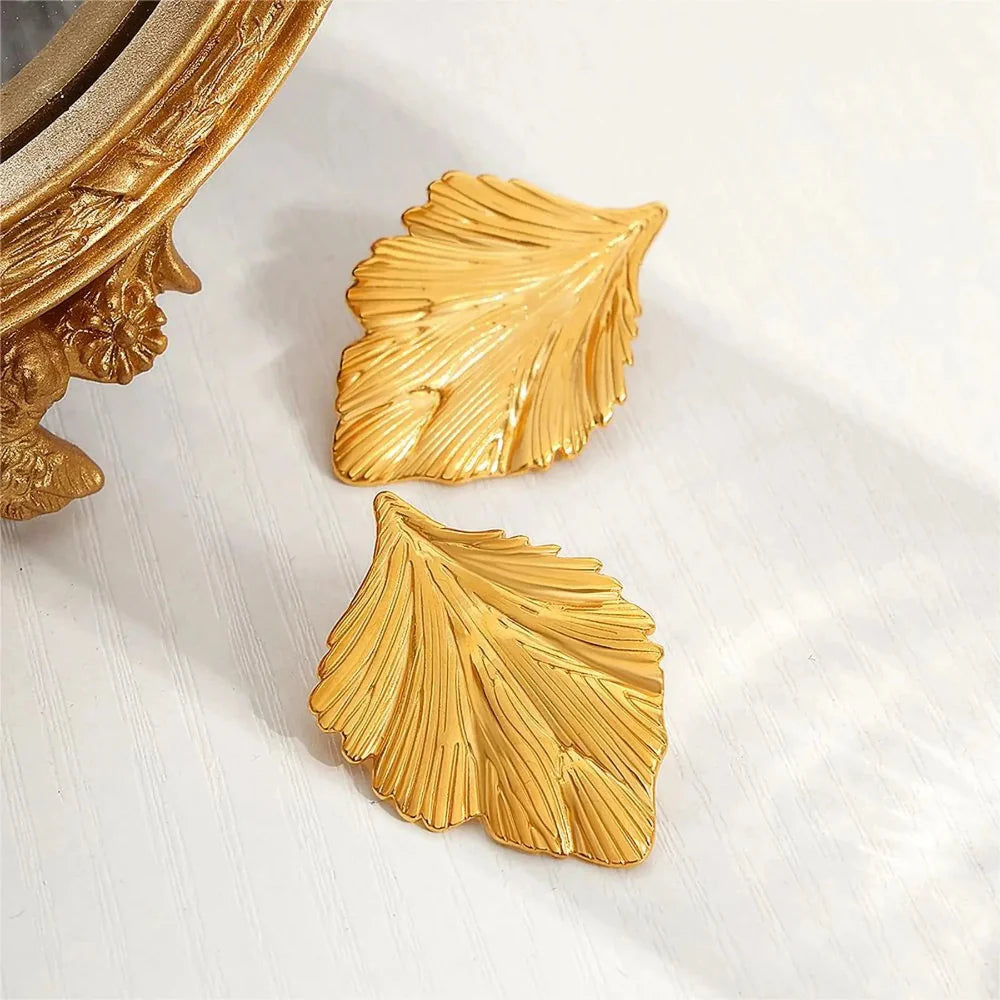 Visací náušnice se listy pro ženy zlaté