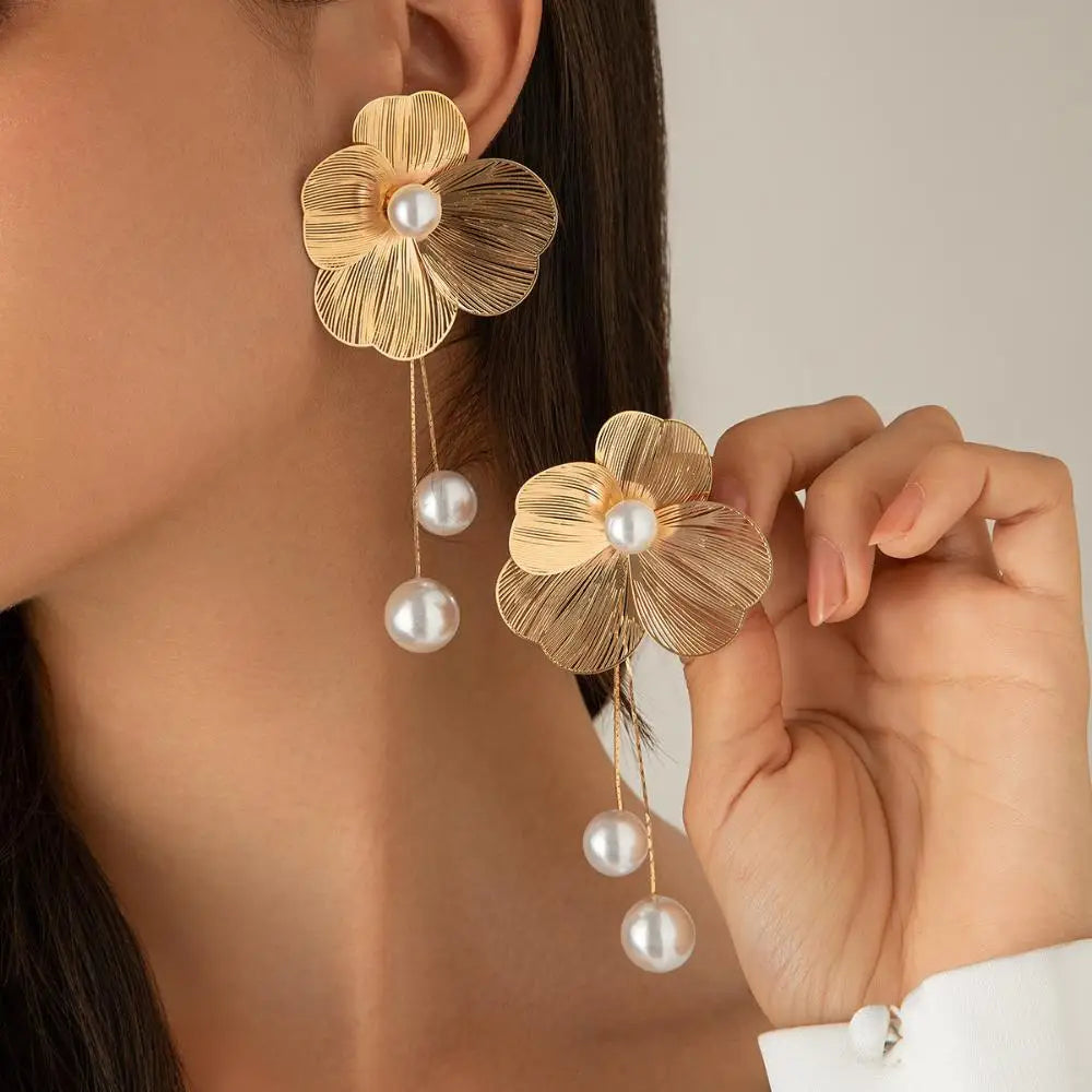 Boucles d'Oreilles Pendantes Fleur et Perles or