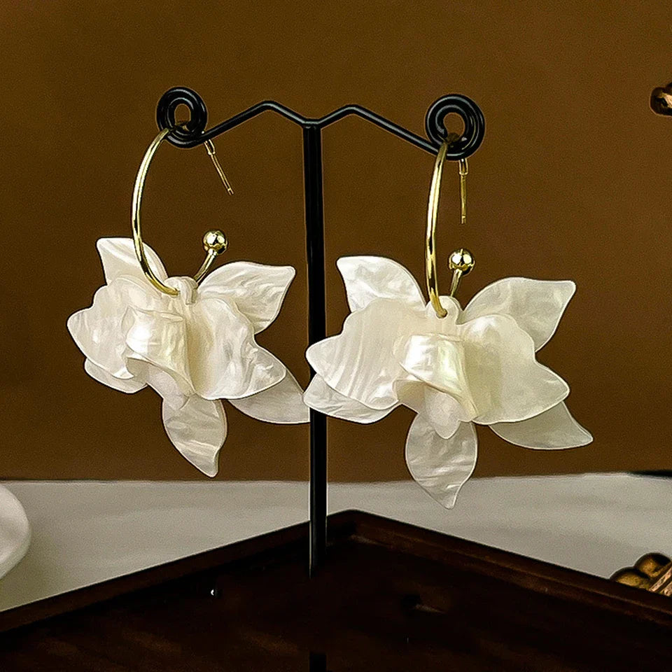 Kolczyki Koła Wiszące Duże Kwiaty Białe