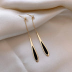 Delikatne kolczyki wkrętki w kształcie kropli wody