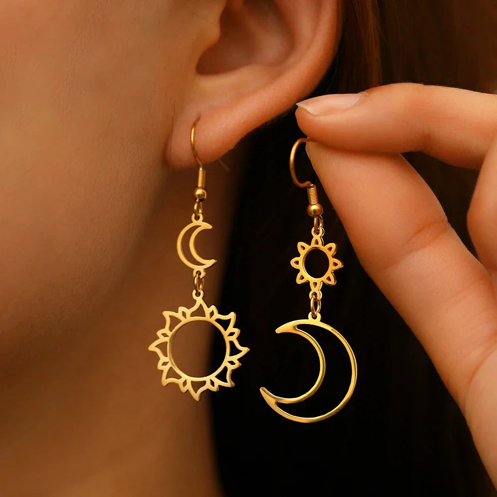 Boucles d'Oreilles Pendantes Lune et Soleil or
