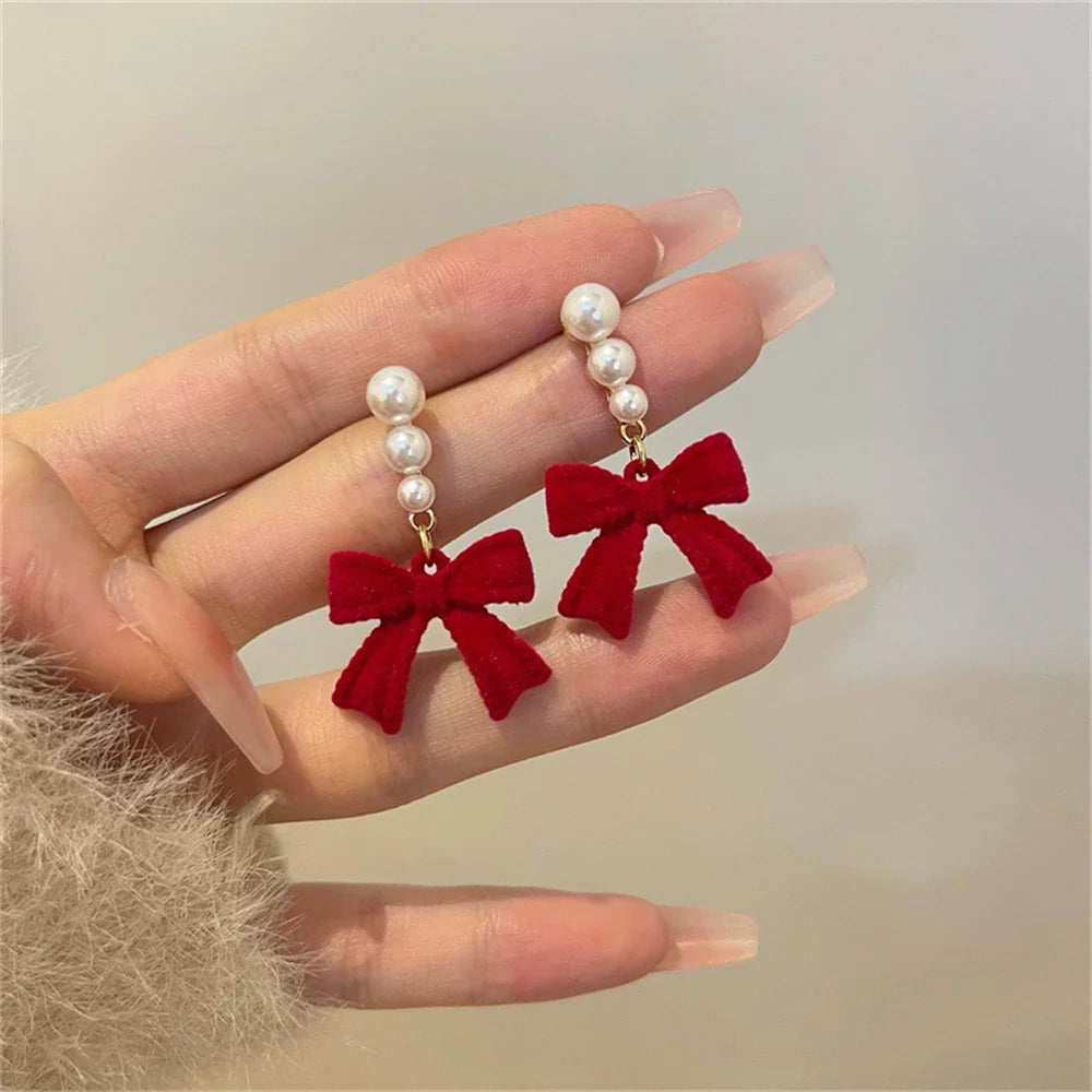 Boucles d'Oreilles Pendantes Perles et Noeuds rouge