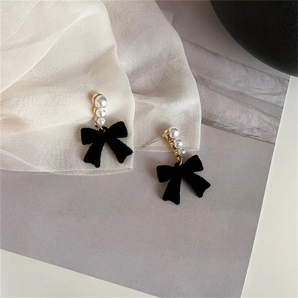 Boucles d'Oreilles Pendantes Perles et Noeuds noir