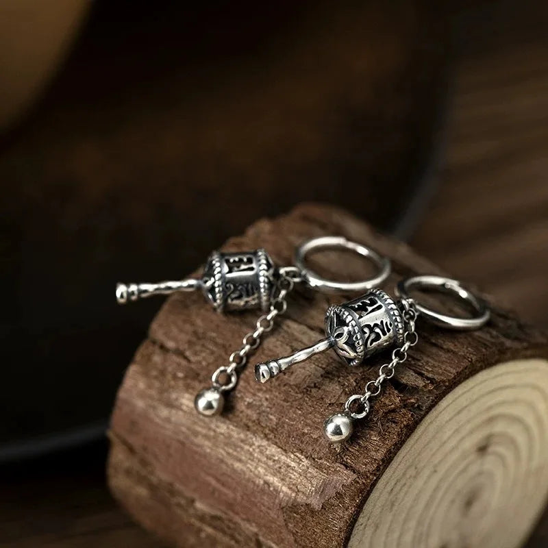 Kolczyki wiszące z buddyjskim kołem modlitewnym