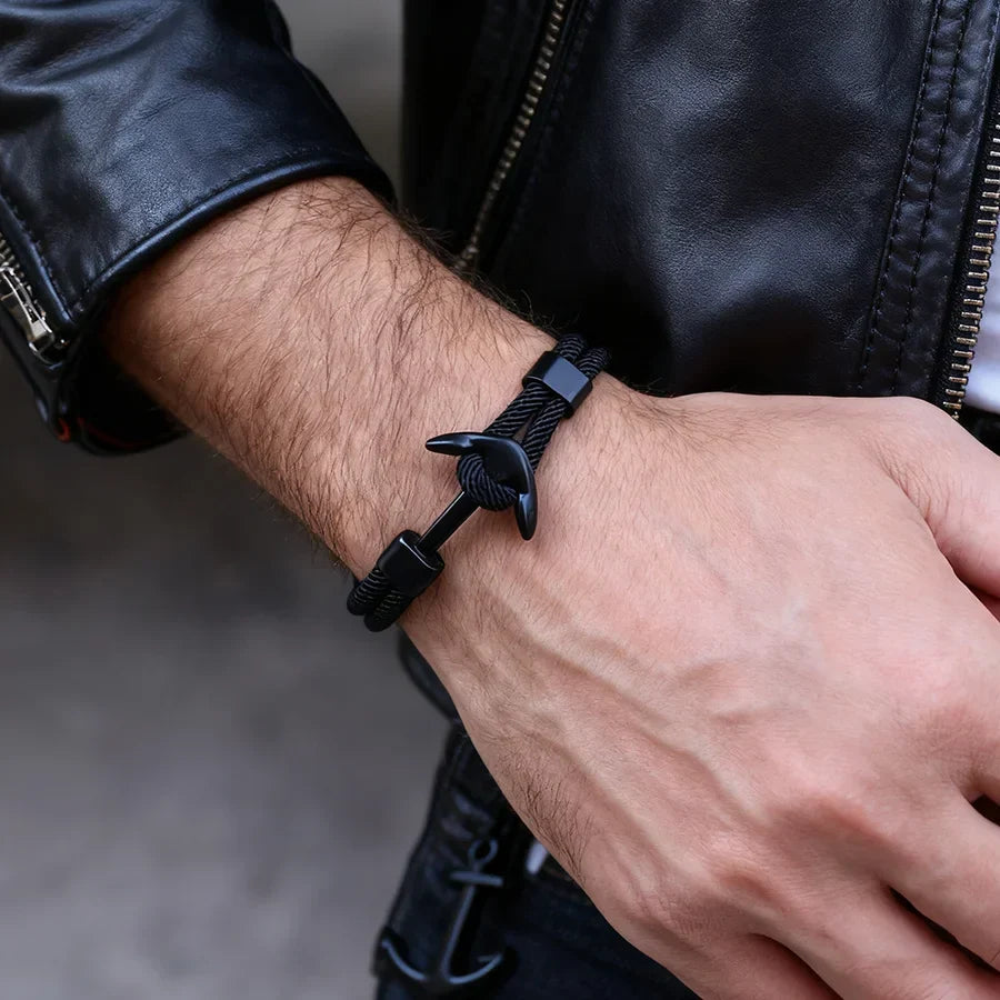 Bransoletka z czarną kotwicą 