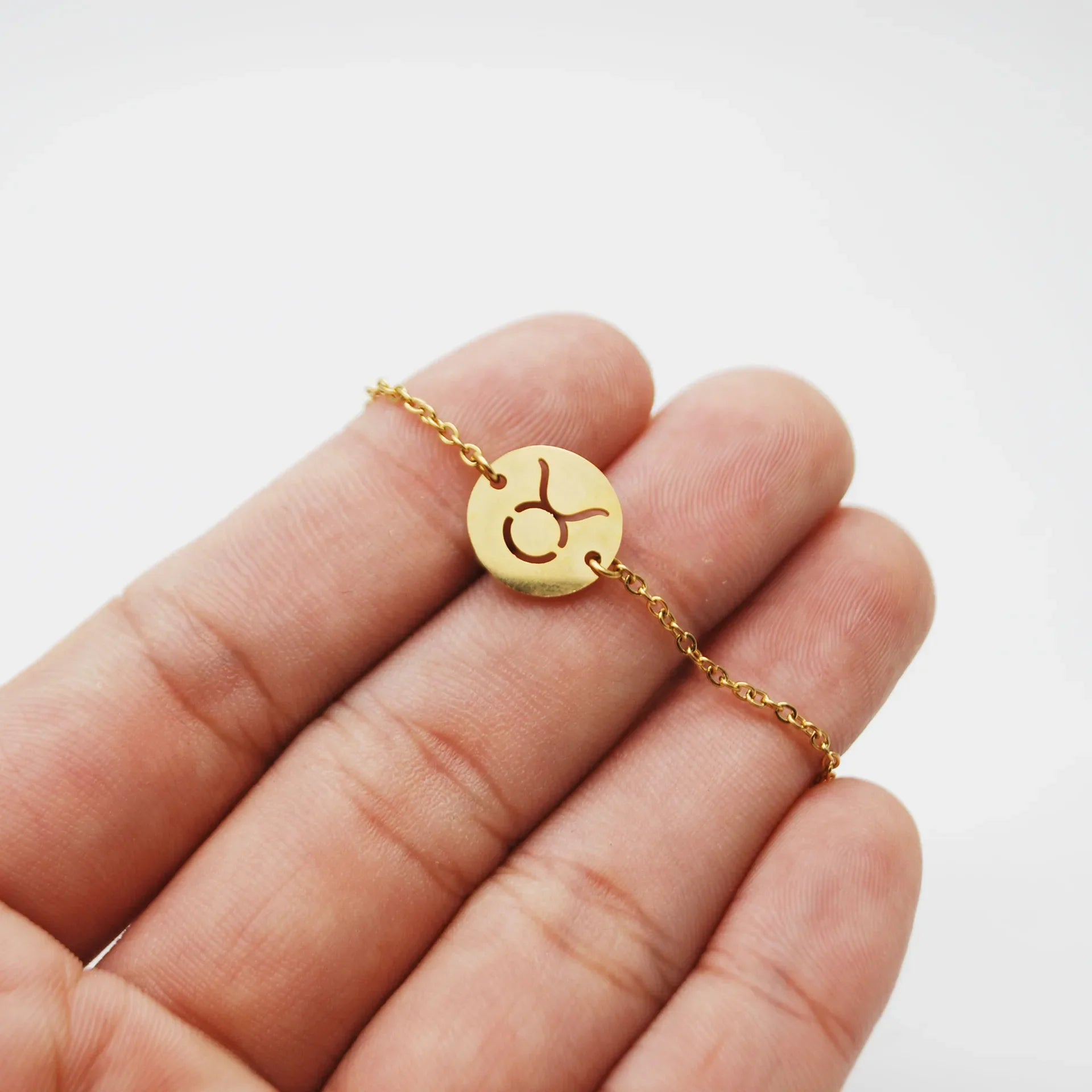 Bransoletka z zawieszką znaku zodiaku astrologicznego