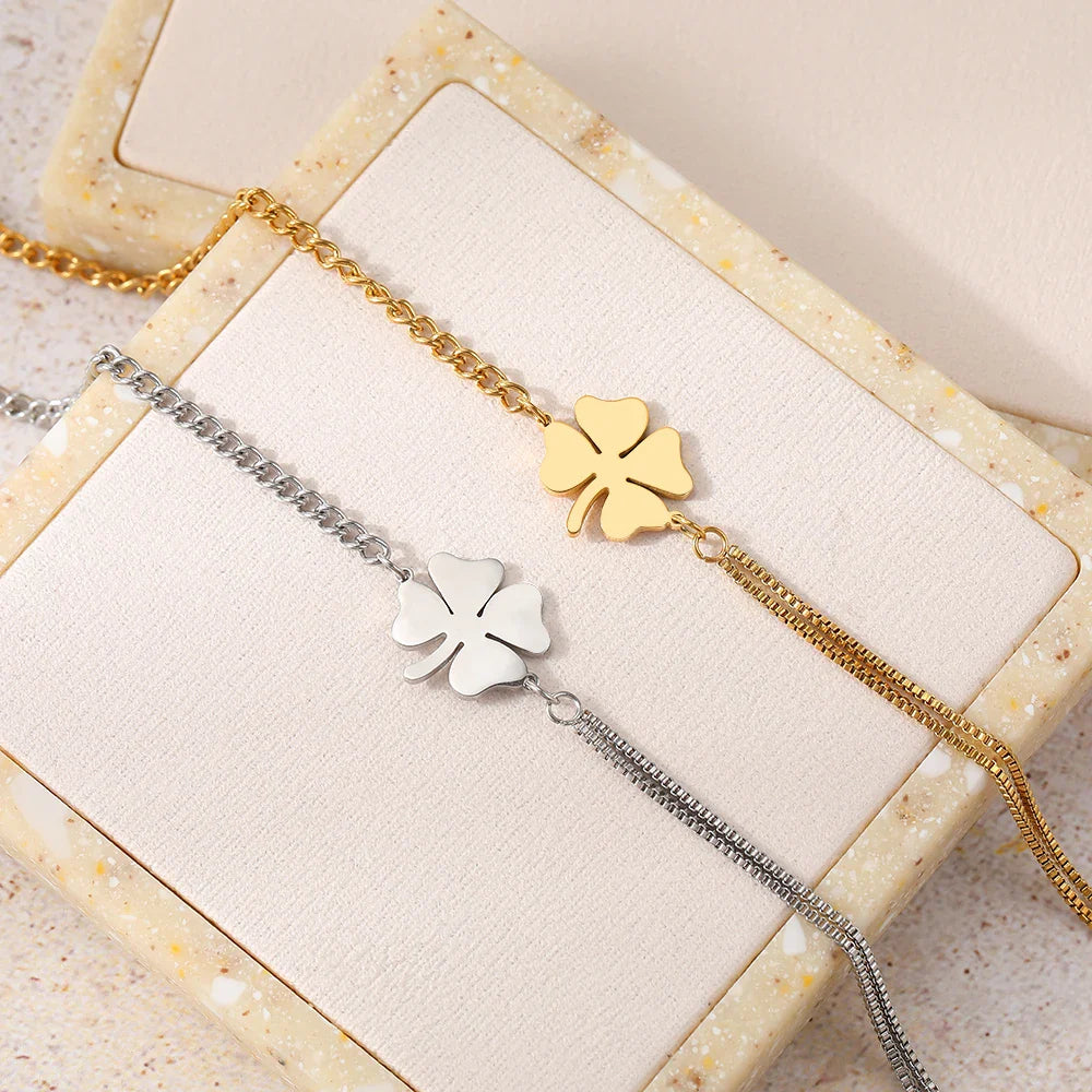 Armbånd med firkløver held og lykke