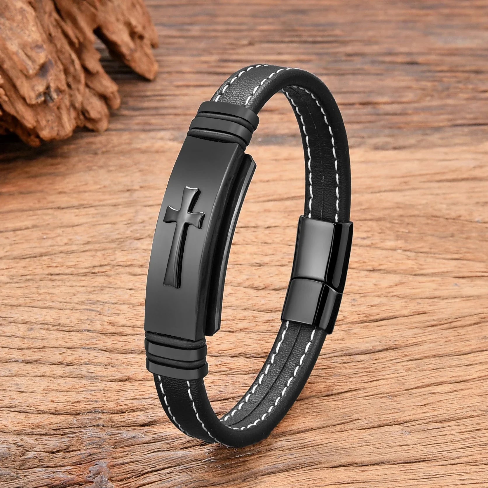 Bransoletka z czarnej skóry z krzyżem, styl a czarny