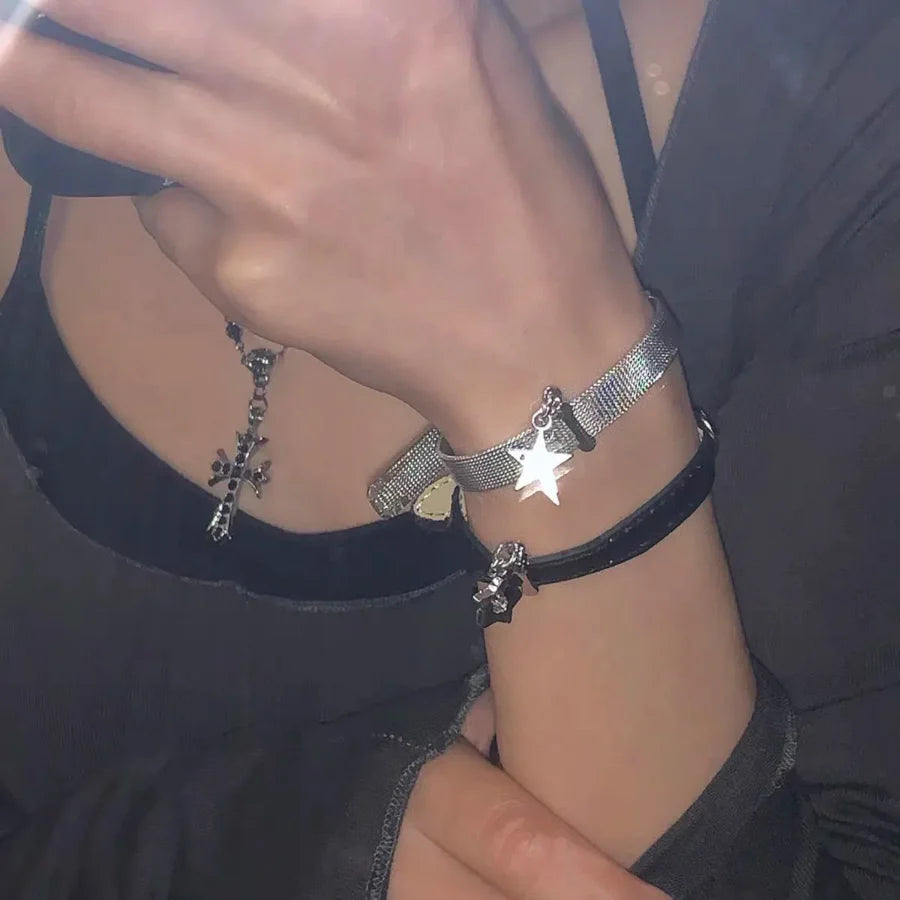 Bransoletka z urokiem z gwiazdą astrologii