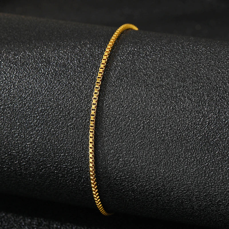 Delikatna bransoletka na kostkę złota