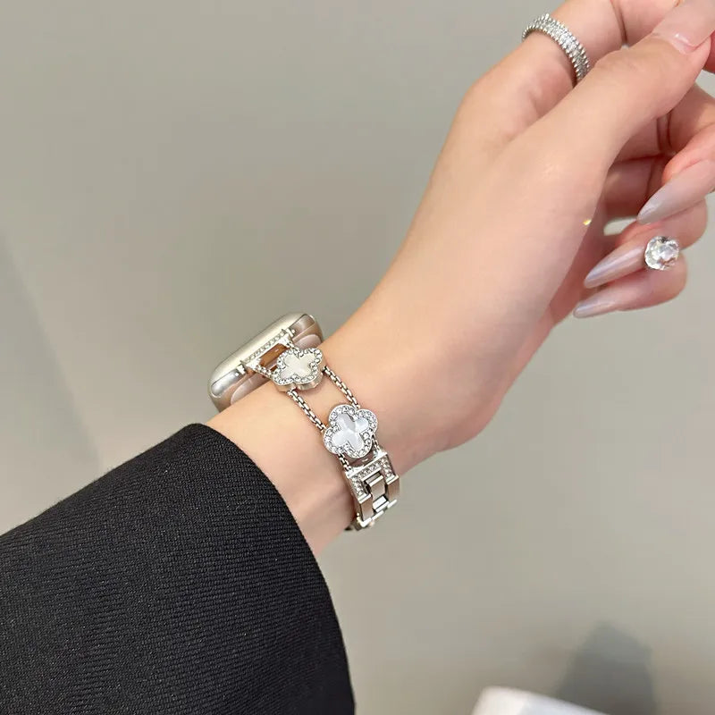 Wymienny pasek do Apple Watch – wzór koniczyny w kolorze srebrnym