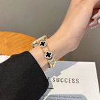 Wymienny pasek do Apple Watch – wzór koniczyny w kolorze złotym