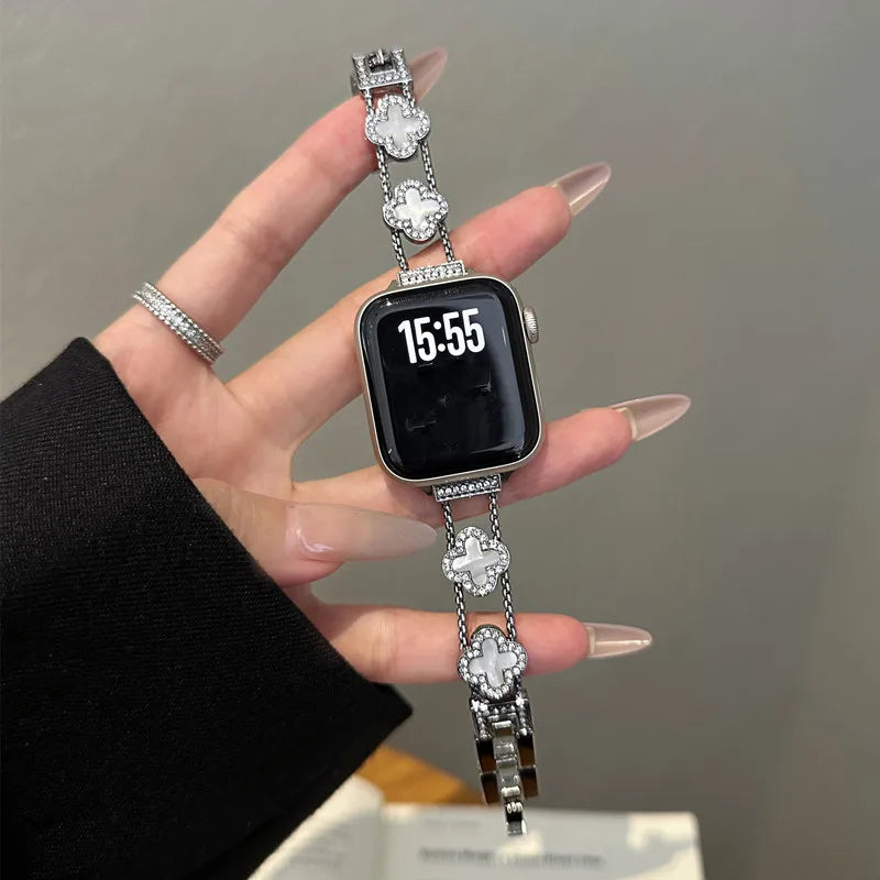 Wymienny pasek do Apple Watch – wzór koniczyny w kolorze czarno-srebrnym