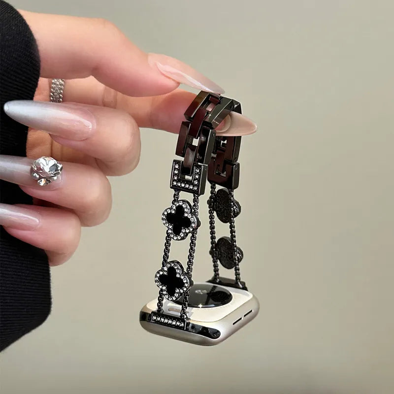 Wymienny pasek do Apple Watch – wzór koniczyny w kolorze czarnym