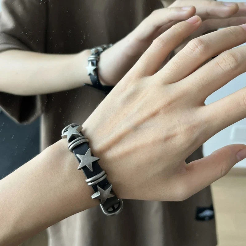 Bransoletka w stylu vintage z czarnymi gwiazdkami