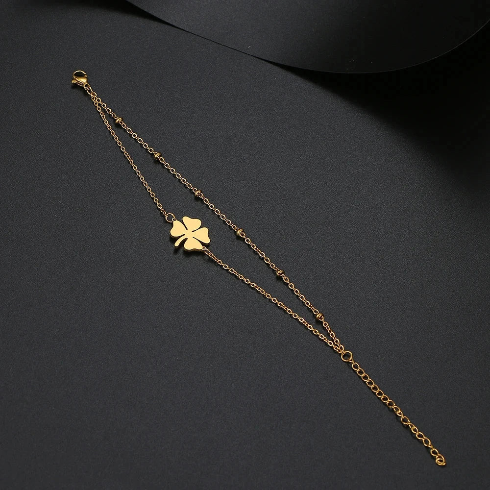 Dobbelt armbånd med firkløver i guld