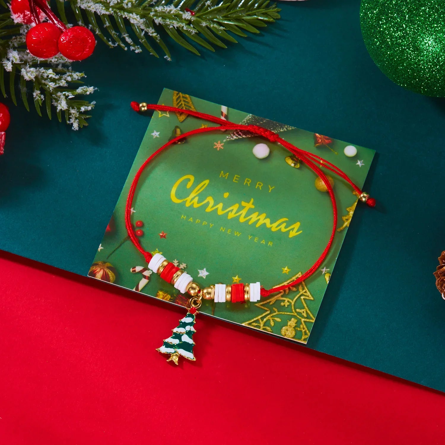 Bransoletka z liny z czerwonym wisiorkiem świątecznym choinki