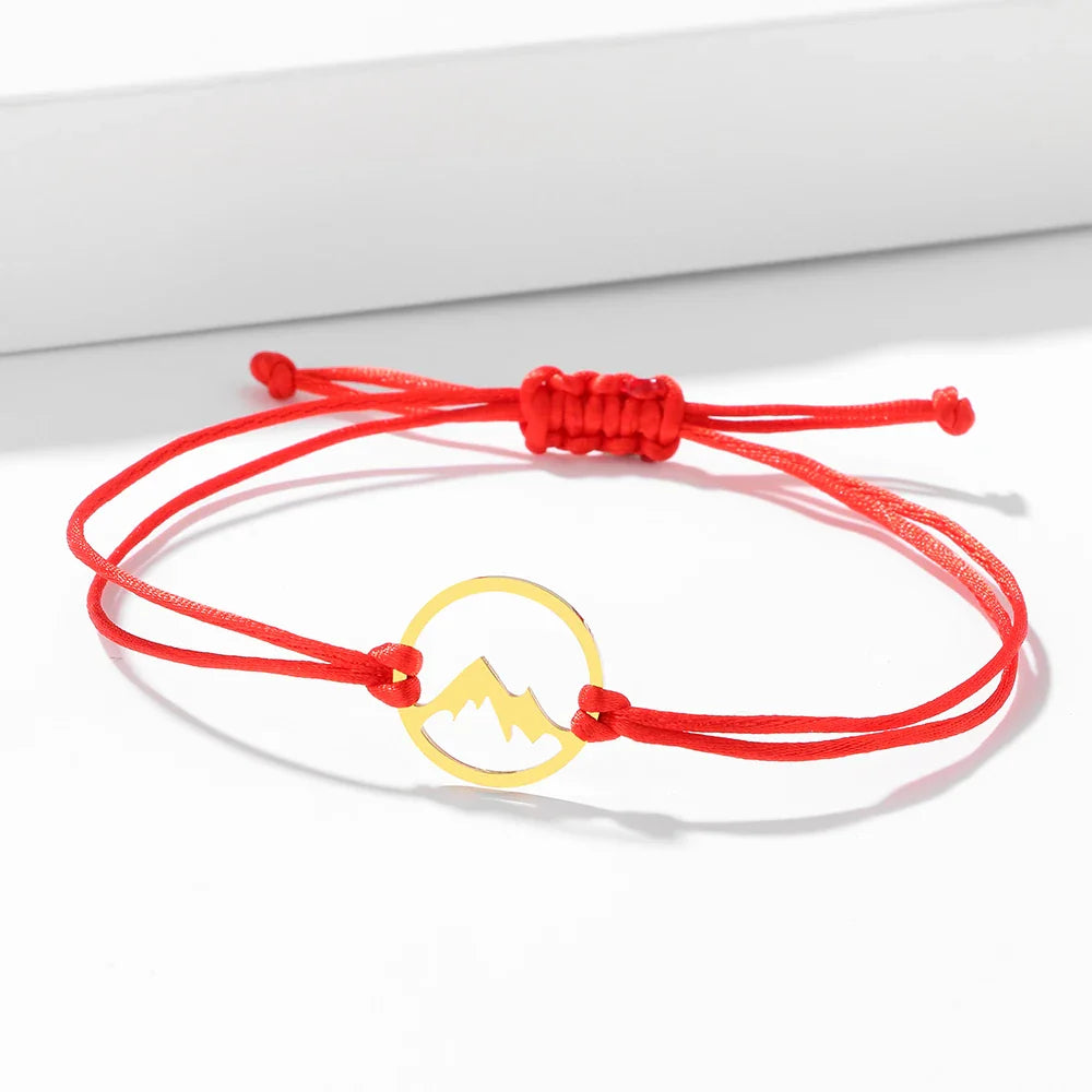 Armbånd i snor med rund bjergvedhæng 