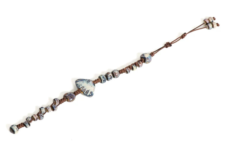 Bransoletka z plecionych niebieskich muszelek