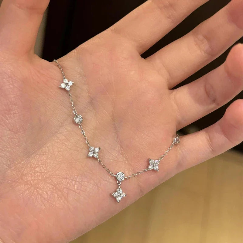 Náramek Gourmette s jemnými květinami ze zirkonu stříbra