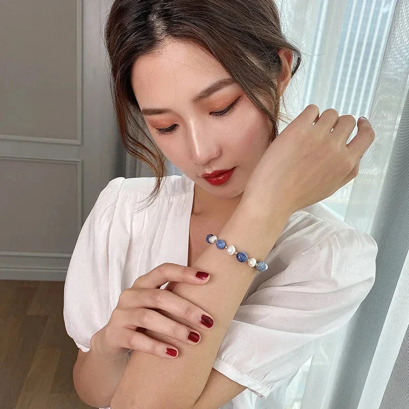 Bransoletka z naturalnych niebieskich i białych pereł