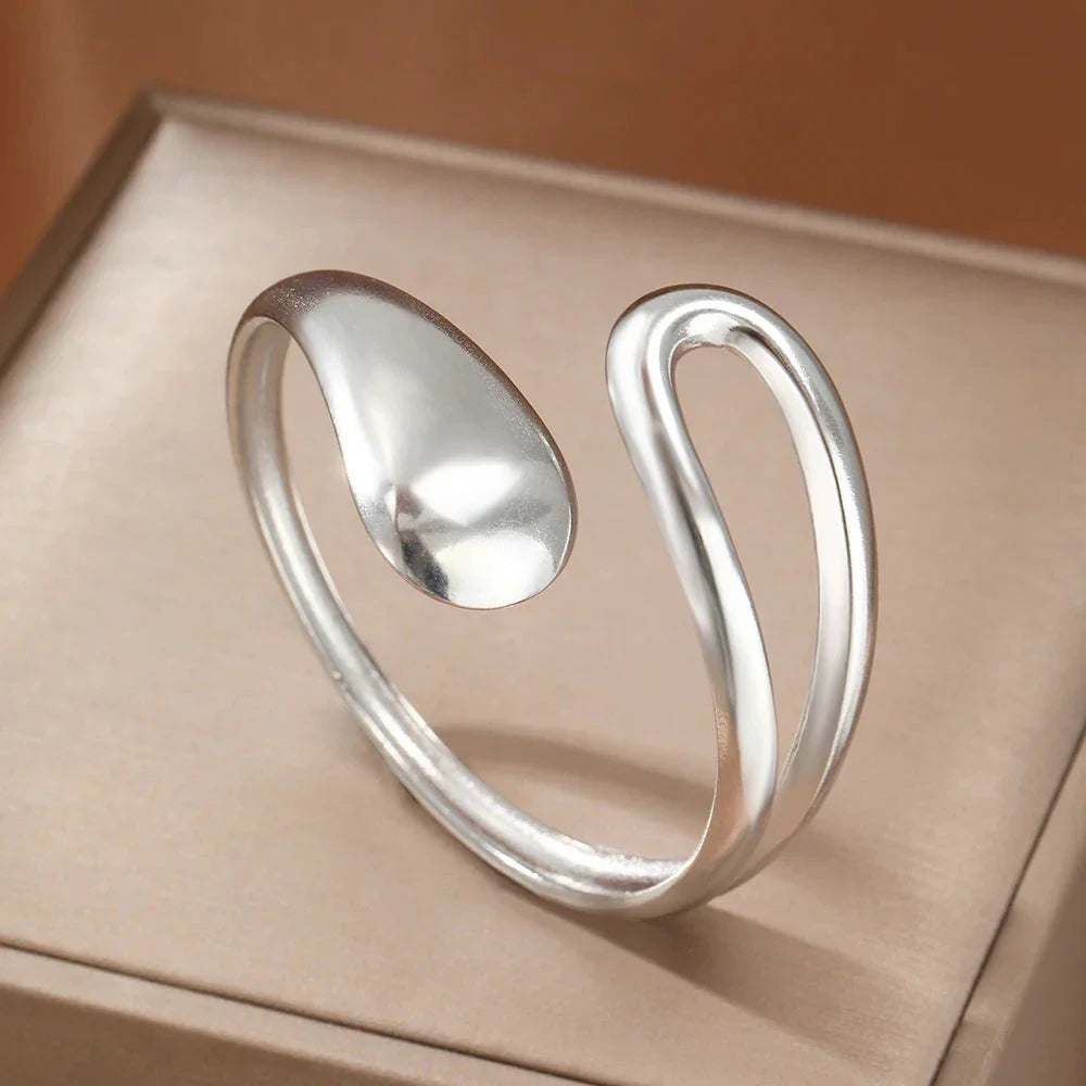 Elegancka bransoletka typu gourmet z kroplą wody srebrna