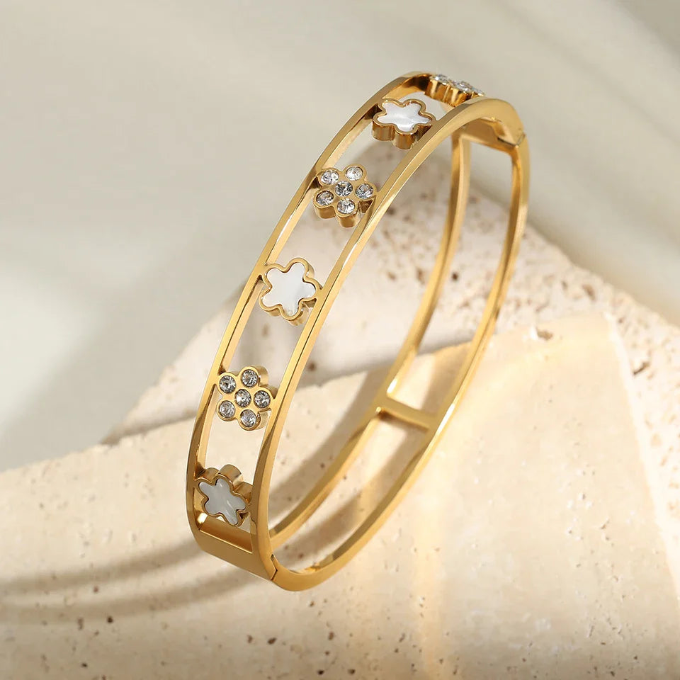 Bransoletka Gourmette Delikatne Kwiaty z 5 płatkami a