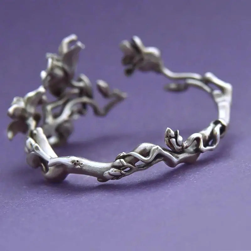 Bransoletka z kwiatami magnolii