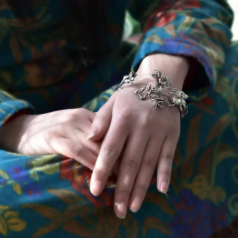 Náramek s přívěsky Magnolia