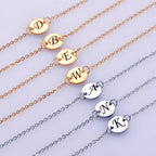 Bransoletka dla niemowlaka z inicjałem