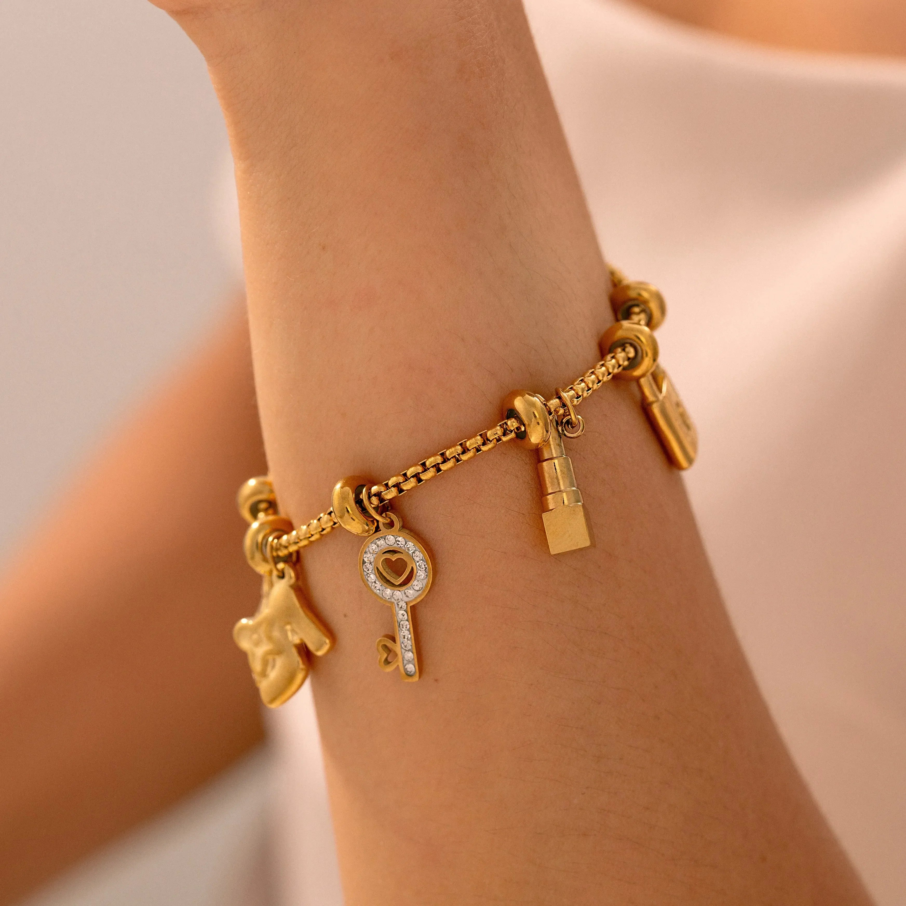 Bransoletka damska z kluczami i kłódką złota