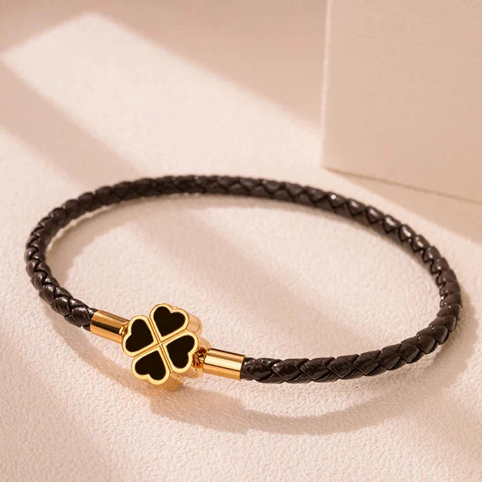 Flettet Læderarmbånd med Firekløver i Brun