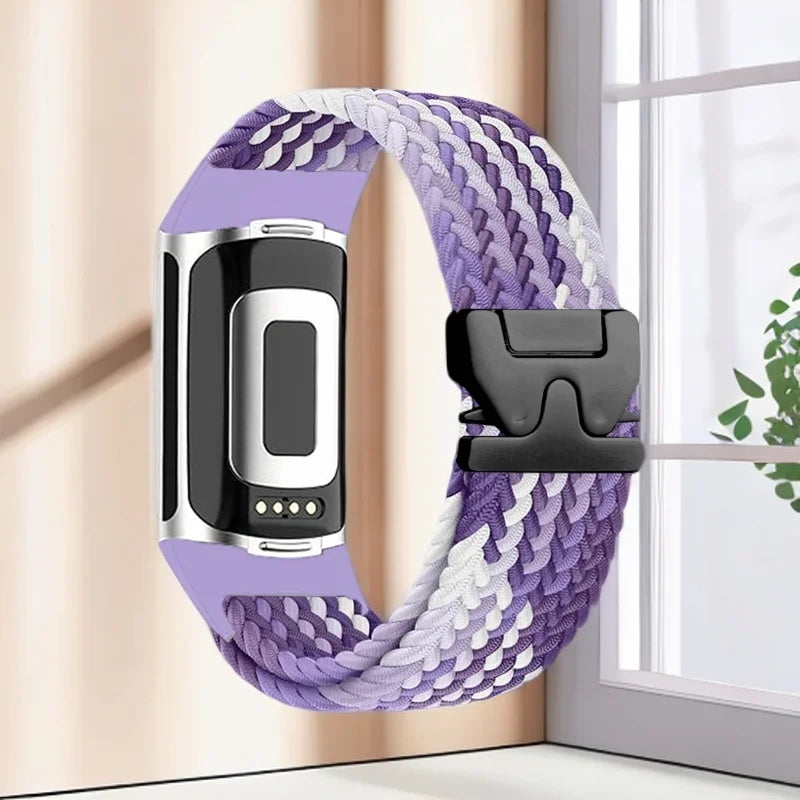 Pleciony pasek do zegarka Fitbit Charge 5, Charge 6 fioletowo-biały
