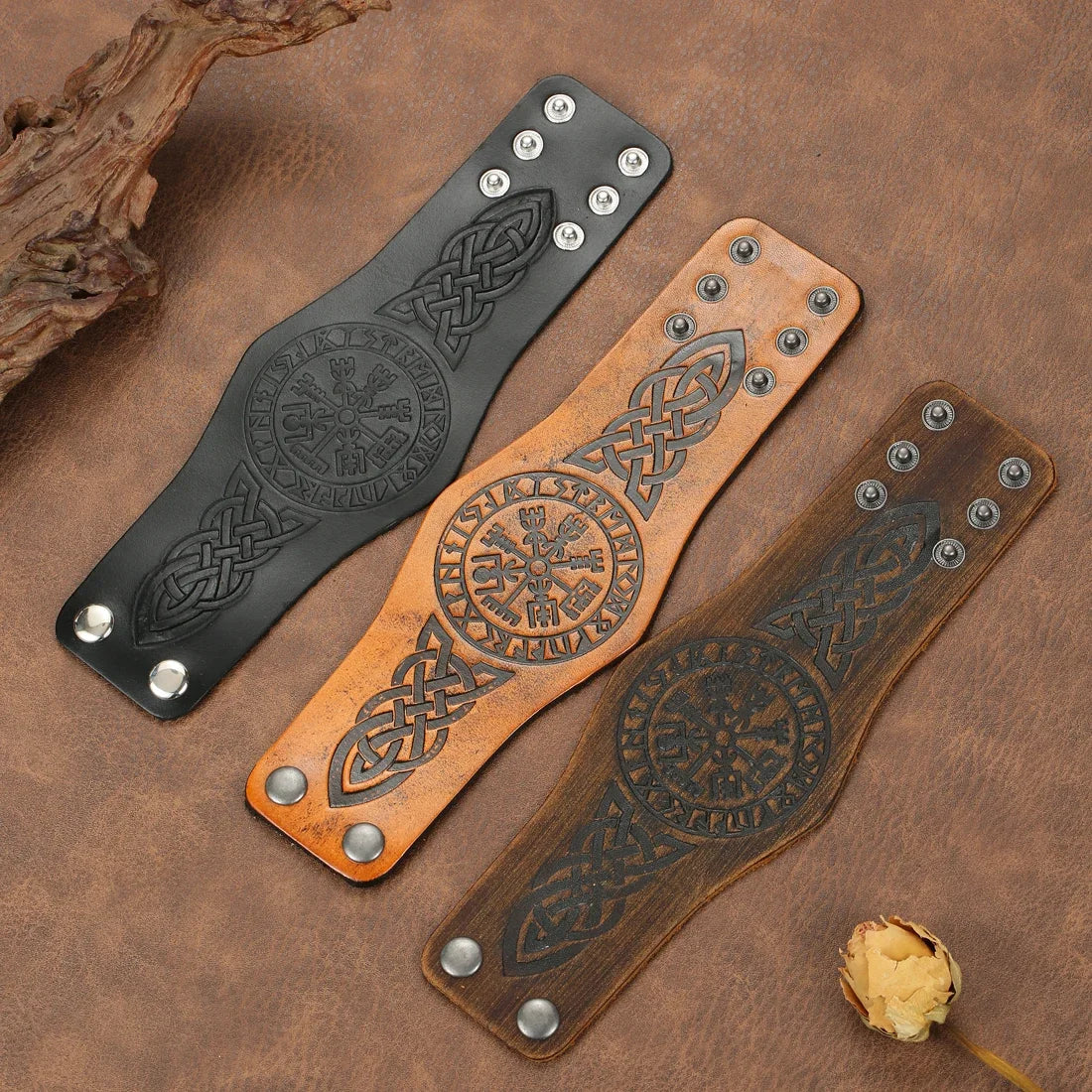 Bransoletka Wikingów Vegvisir z czarnej skóry