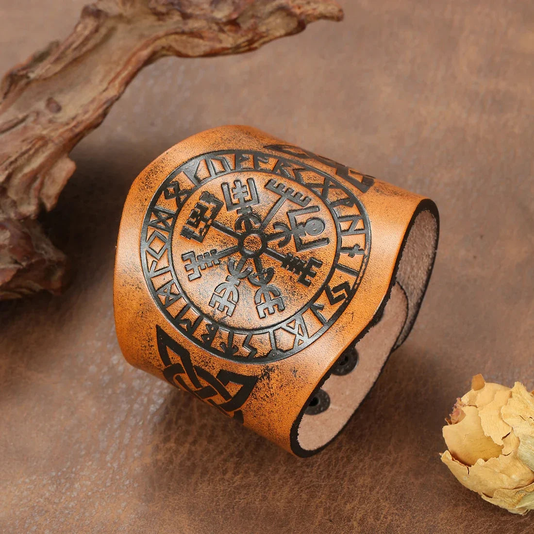 Bransoletka Wikingów Vegvisir z brązowej skóry