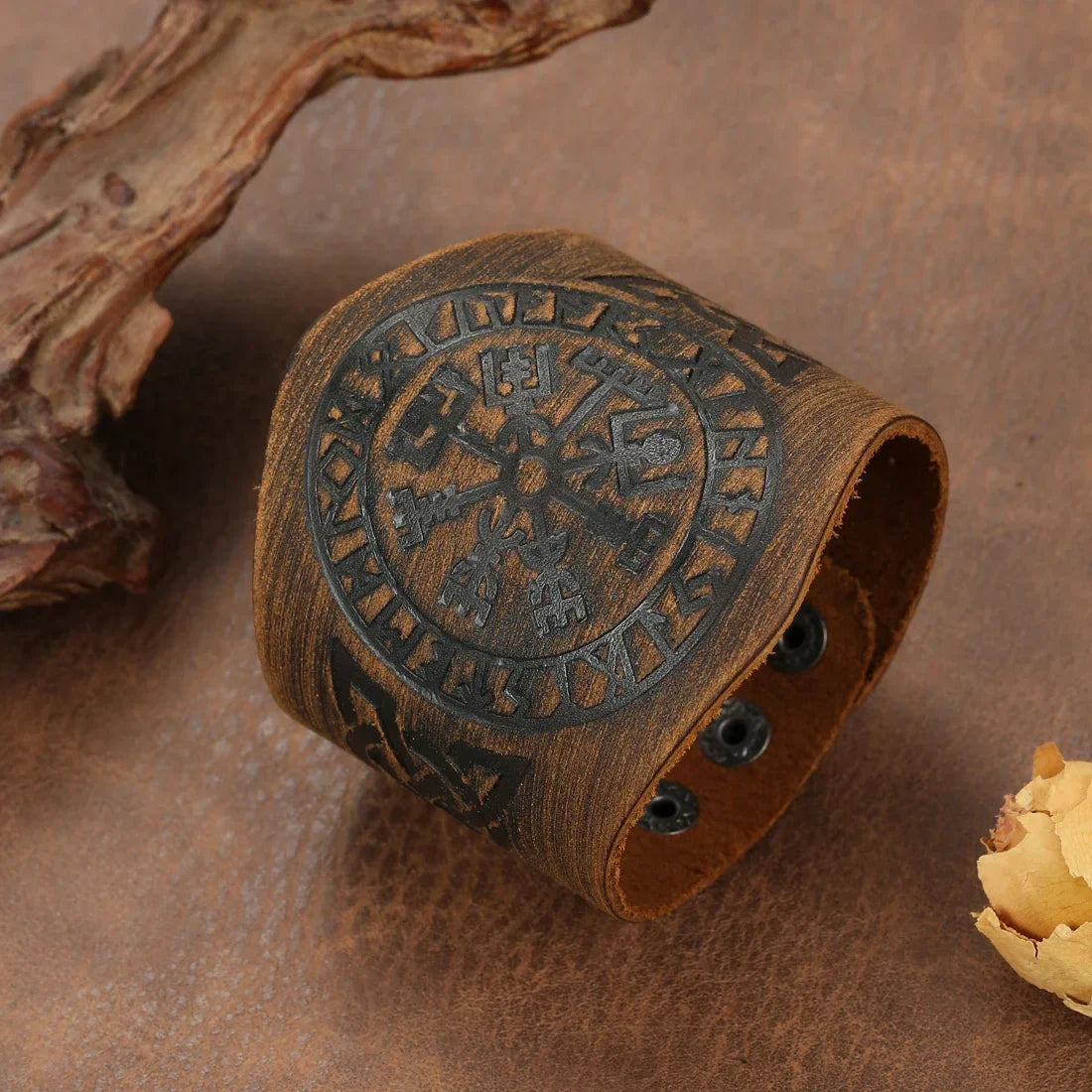 Bransoletka Wikingów Vegvisir z ciemnobrązowej skóry