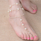 Łańcuszek na stopę z białymi perłami - biżuteria na stopę dla kobiet