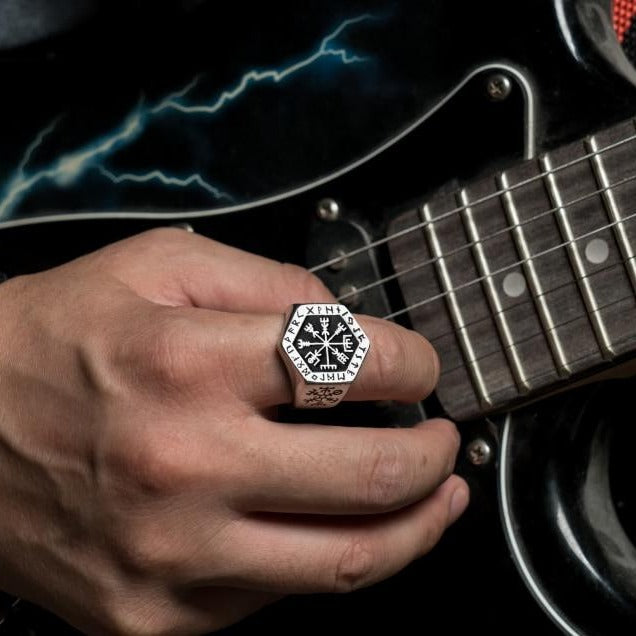 Srebrny pierścień męski wikingów