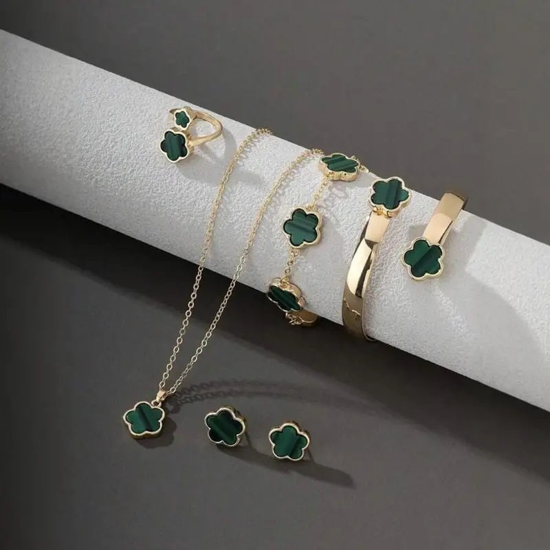 Zestaw 5 biżuterii z koniczynkami 