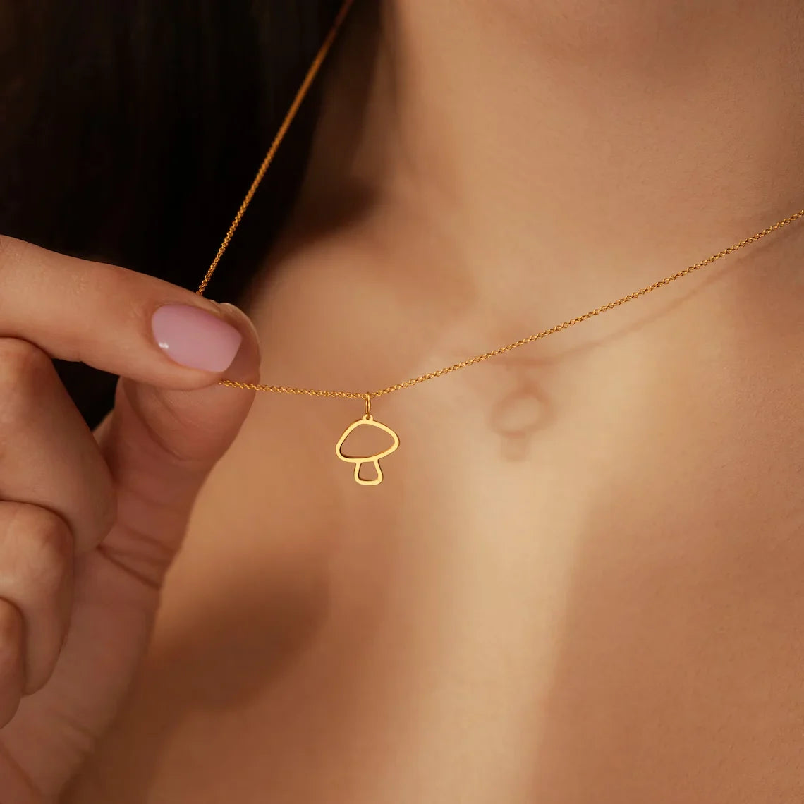 Halskæde med Fin Svampevedhæng i guld