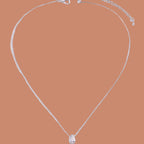 Naszyjnik z cienkim wisiorkiem w kształcie kropli wody srebrny