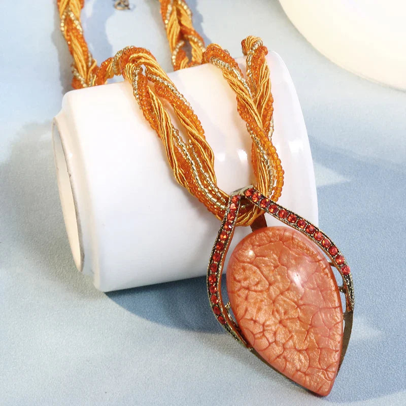 Collier avec Grand Pendentif de Style Ethnique orange