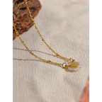 Naszyjnik z ładnym białym kwiatowym wisiorkiem