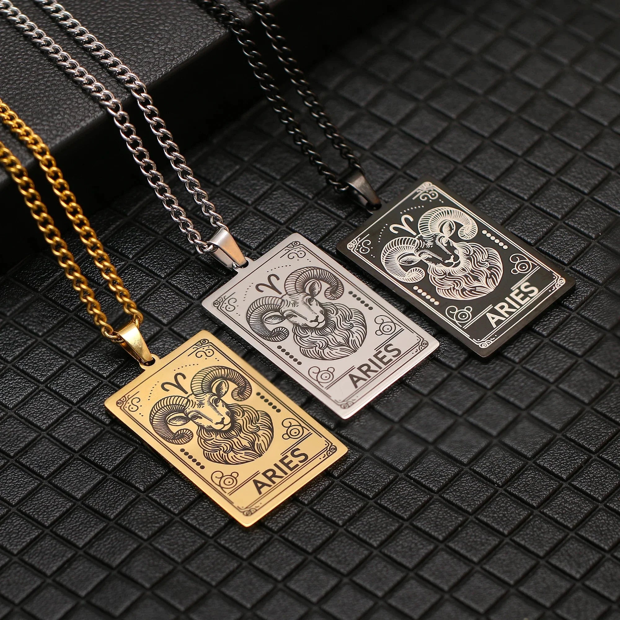 Naszyjnik z ładnym wisiorkiem znaku zodiaku astrologicznego