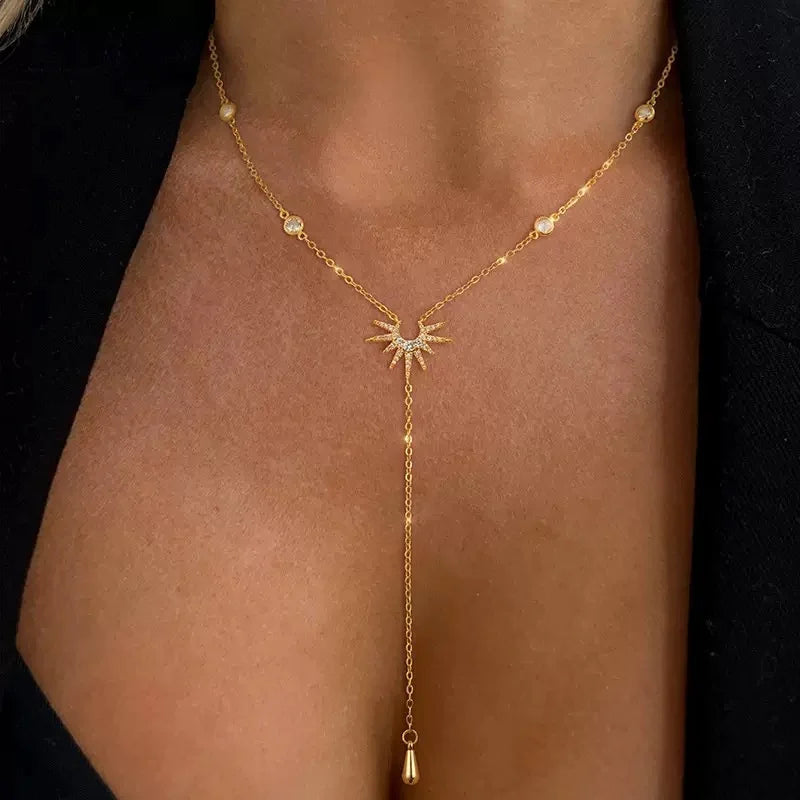 Collier avec Long Pendentif Soleil or